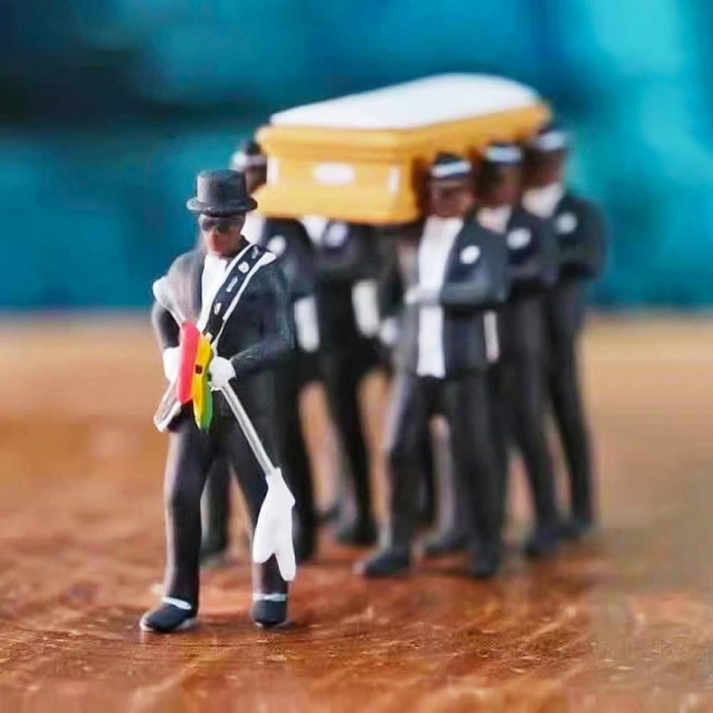 AliExpress: Ghana Pallbearers - Juguete Mini