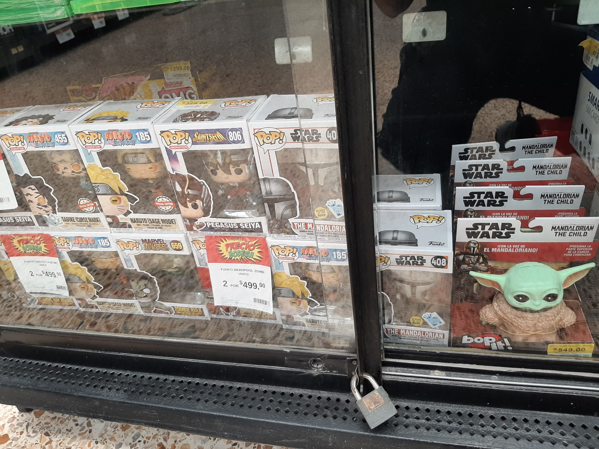 BODEGA AURRERA Dos funko por $499