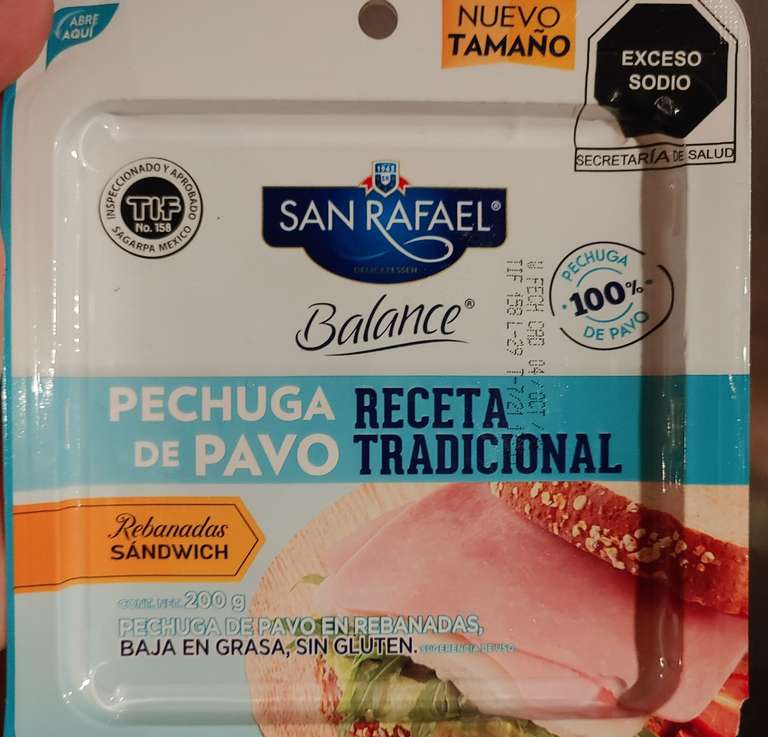 Chedraui: En la compra de un paquete de salchichas para hot dog 500gr San Rafael, regalan un paquete de pechuga de pavo de 200g