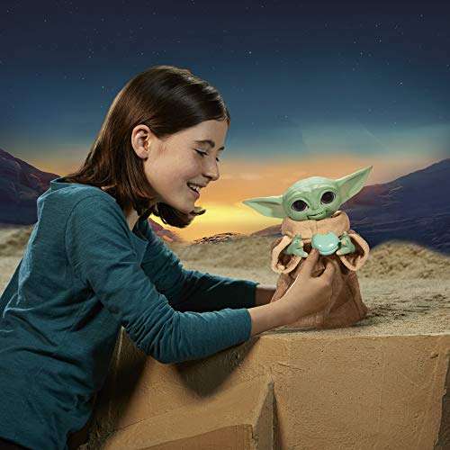 Amazon: Baby Yoda Juguete animatrónico de 23 cms