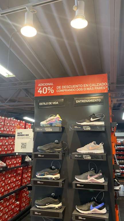 Nike factory insurgentes 40% de descuento en calzado de dama nike a partir de dos pares