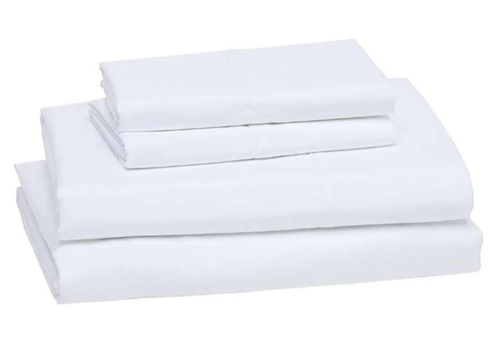 Amazon: Amazon Basics - Juego de sábanas de microfibra ligera y súper suave tamaño King, blanco brillante- envío gratis prime