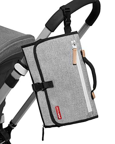 Amazon: Skip Hop Cambiador portátil para bebé: cambiador Pronto Wipe Clean con dispensador de toallitas, Gris Melange