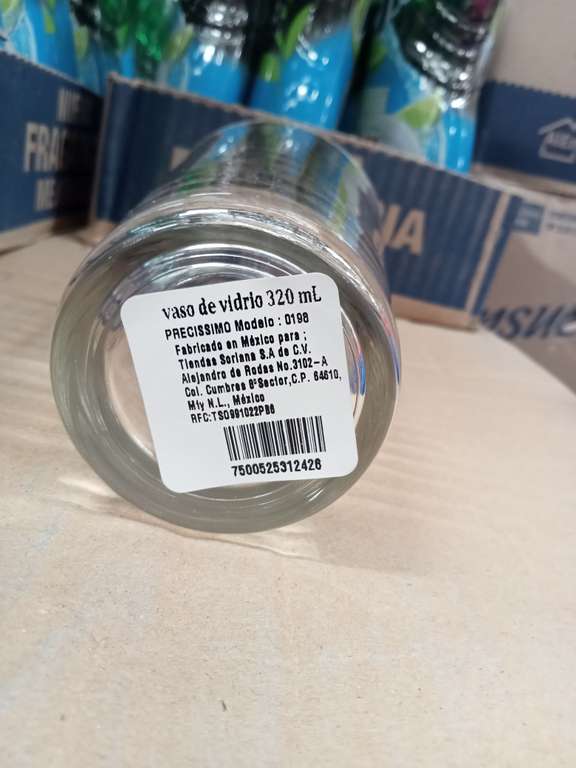 Soriana: Vaso de vidrio con capacidad de 320ml a $8