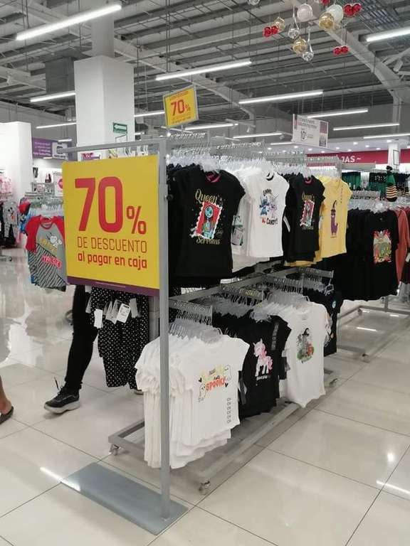 Suburbia Gran Santa Fé: 70% de descuento en ropa seleccionada EstrenaMás (al pagar en caja)
