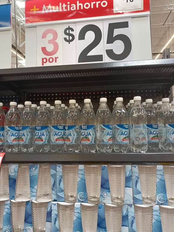 Agua mineral great value en Walmart Qro Bernardo Quintana, 3 x $25 ($8.33 c/u)