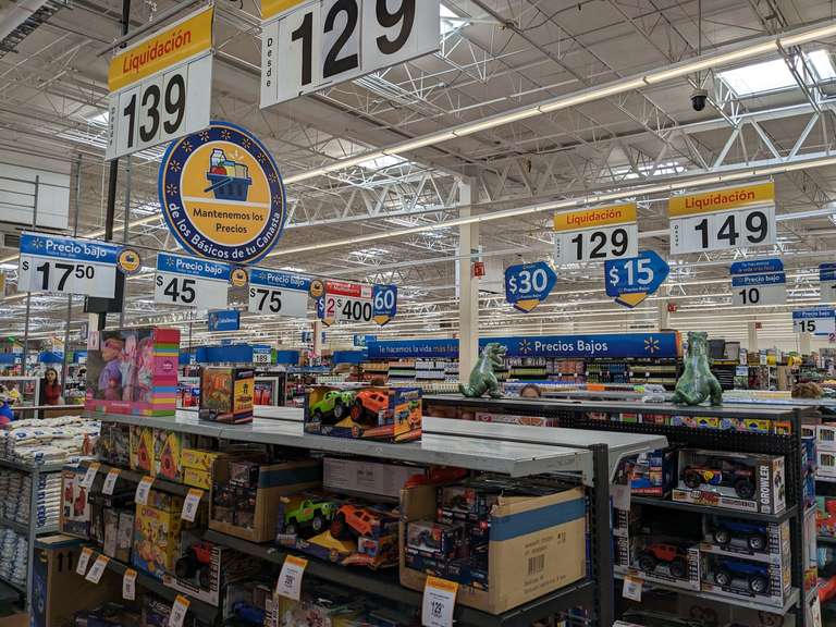 Walmart Colima Tercer Anillo: Liquidación de juguetes