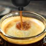 Amazon: SOWTECH Cafetera de café expreso, cafetera de capuchino, 3.5 bar, 1-4 tazas con espumador de leche de vapor, color blanco