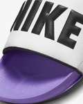 Nike: Sandalias offcourt, color Blanco cumbre/Uva acción/Negro