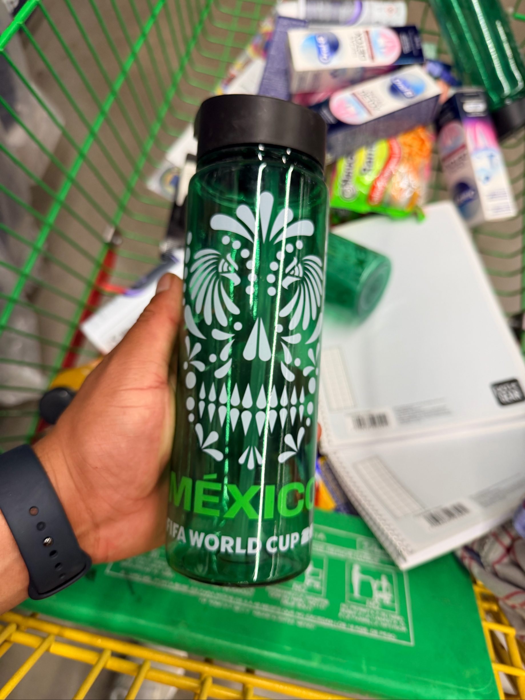 Bodega Aurrera: Botellas y tazas del mundial