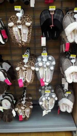 Walmart Buenavista: Botas pantuflas y más