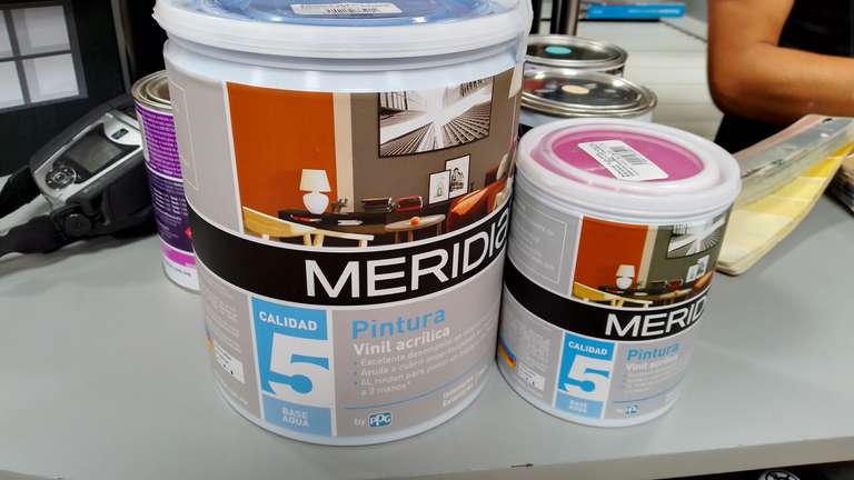Walmart En compra de una lata de 4L de pintura meridian, 1 lt de pintura gratis