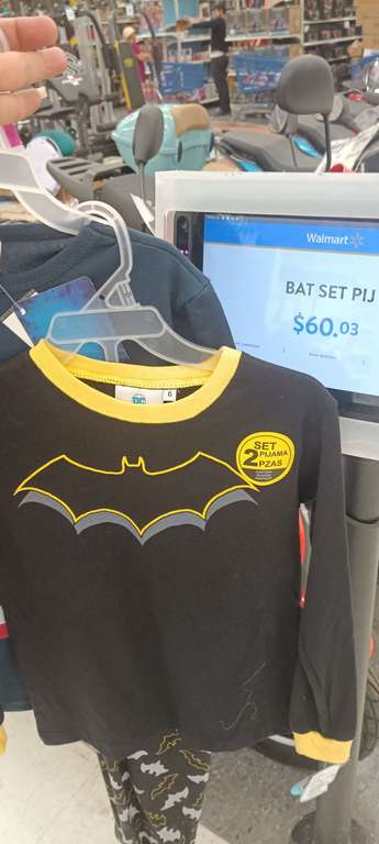Walmart: Liquidación de ropa para niño (Marvel y DC)