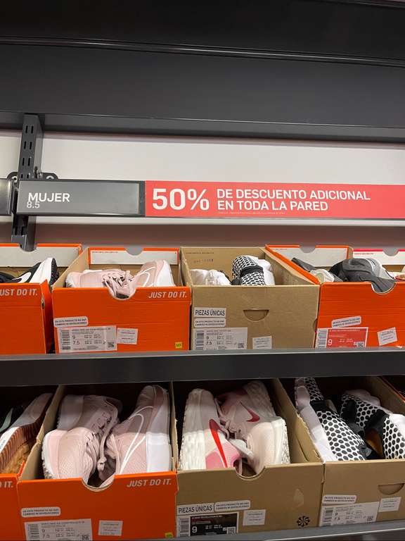 50% de descuento en pares seleccionados en tiendas Nike Outlet