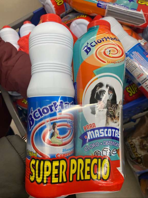 Cloró y detergente para mascotas (Walmart)