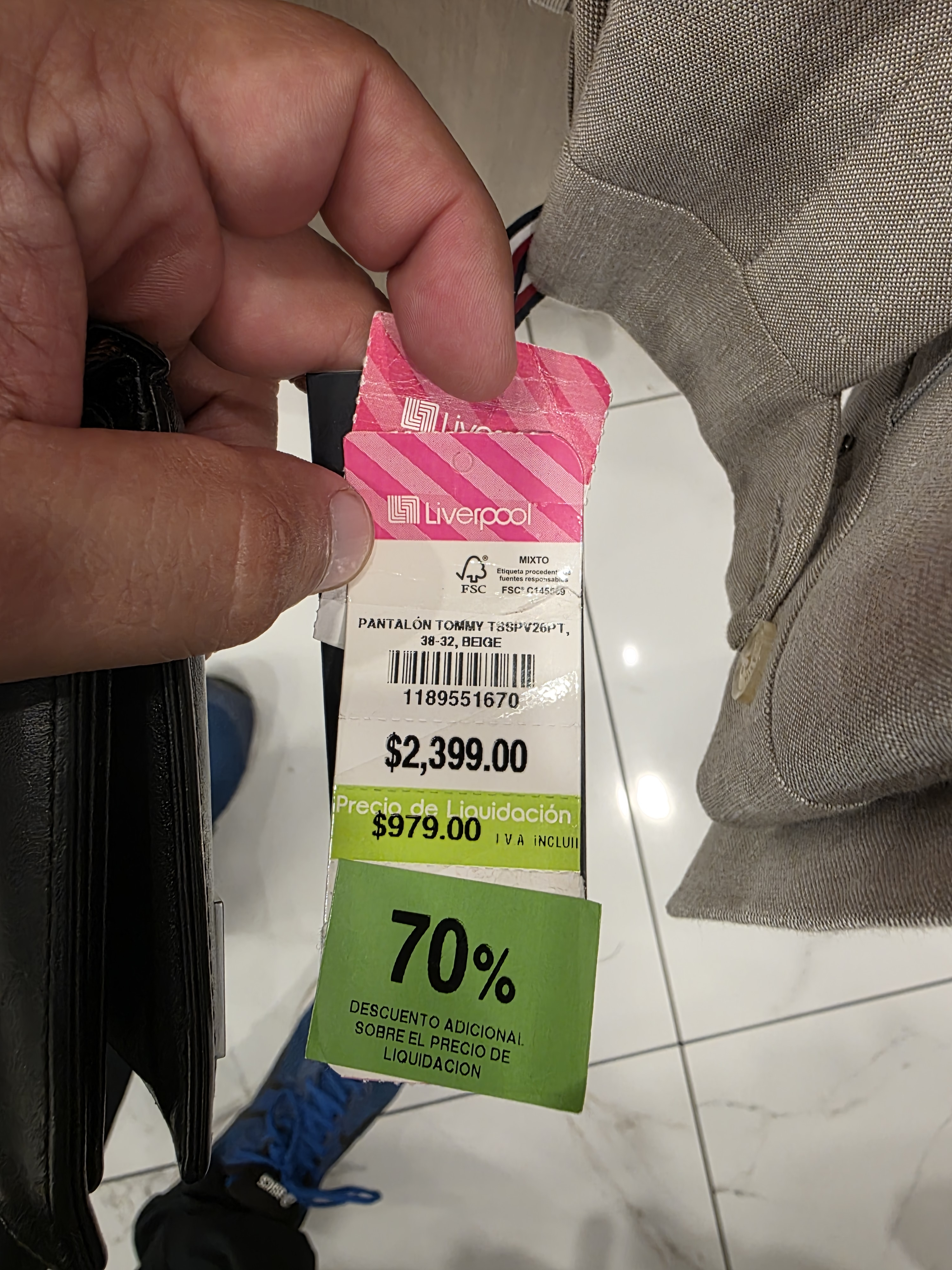 Liverpool, Tommy Hilfiger, 70% de descuento sobre lo ya rebajado. "Pantalones de vestir"