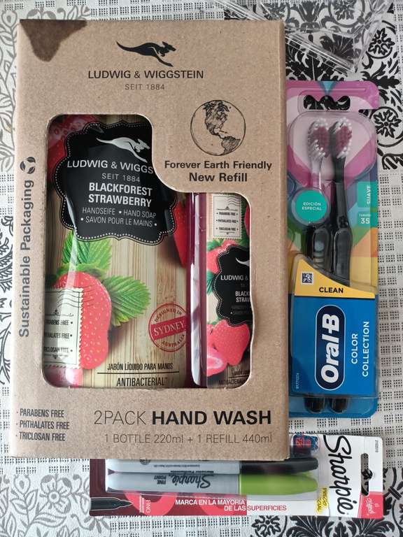 Walmart Poza Rica cepillo Oral B color Collection, jabón de manos y plumones sharpie