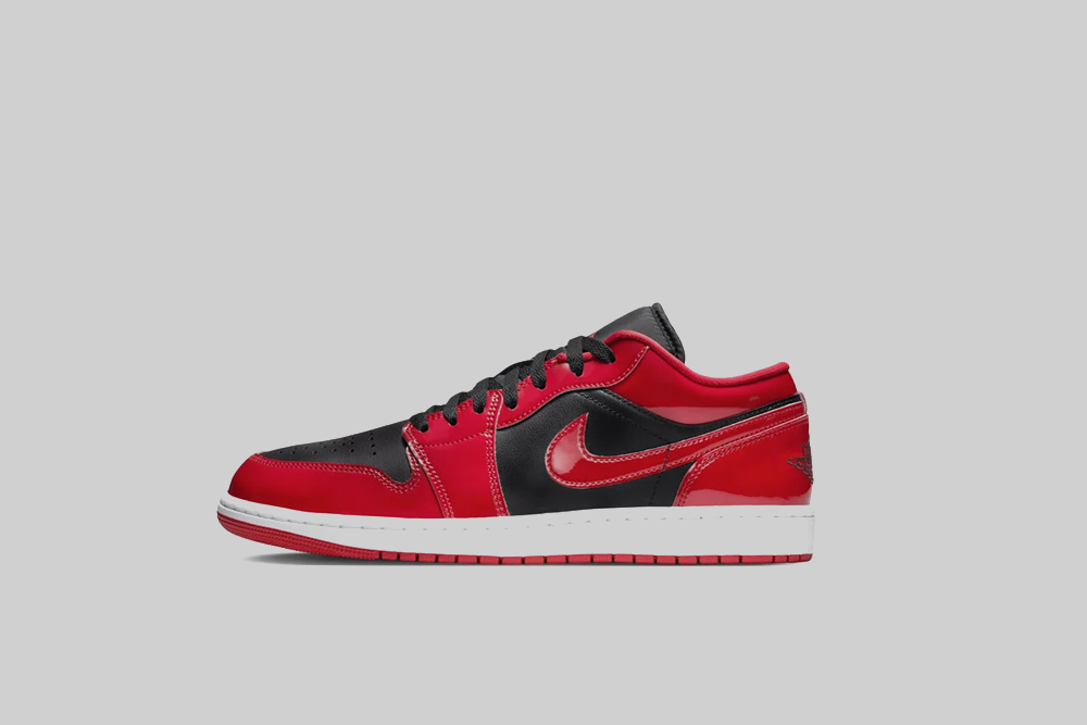 Lust: Tenis Air Jordan 1 Low SE 'Black and University Red' por $1,859.40