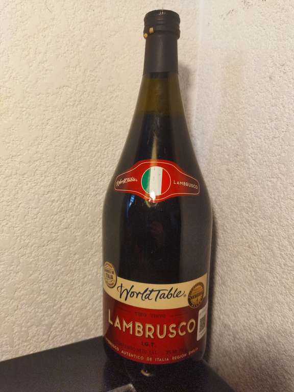 Lambrusco vino tinto 1.5lt World Table en Walmart