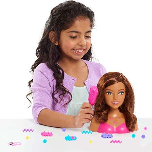 Amazon: Barbie Fashionistas - Cabezal de Peinado de 8 Pulgadas, Cabello café, 20 Piezas Incluyen Accesorios de Peinado, Peinado para niños