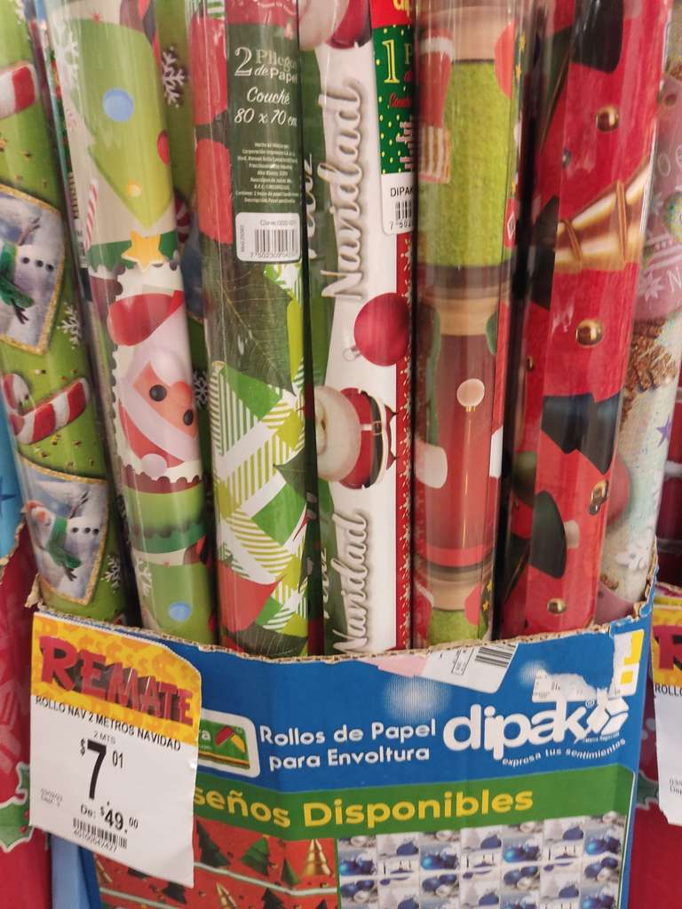 Bodega Aurrera: Papel para envolver y bolsas de regalo de navidad en última liquidación