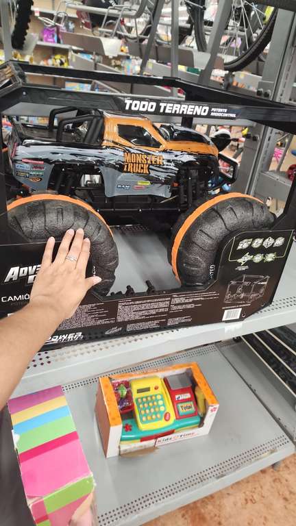 Monster truck: Visto en Walmart Pensiones Mérida
